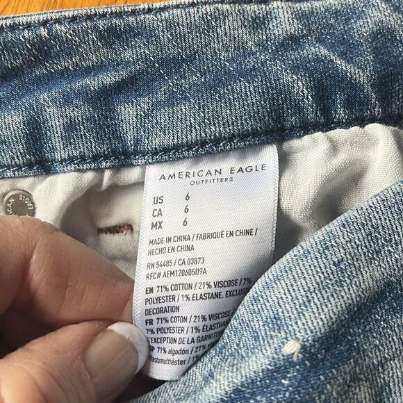 EXCELLENT DISTRESSED CONDITION SIZE 6 AMERICAN EAGLE CURVY HI-RISE SHORTIE - Picture 5 of 8